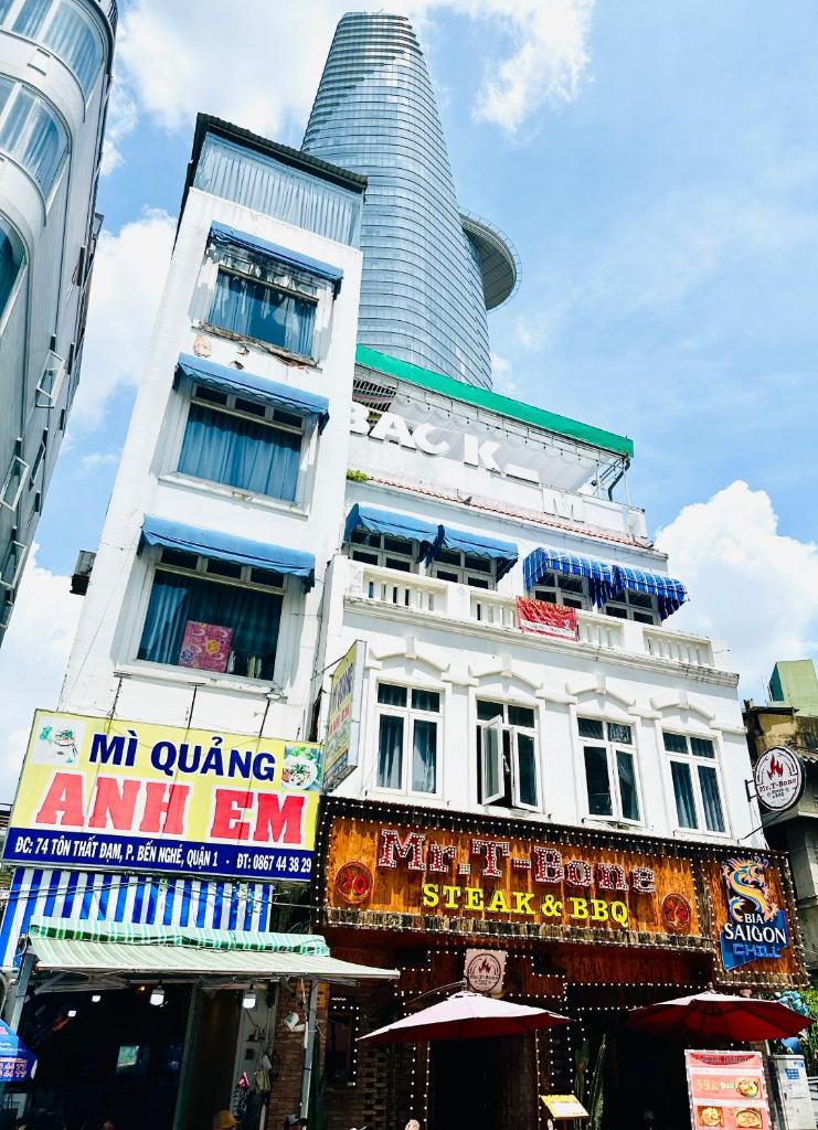 Spacious 1 BR with balcony