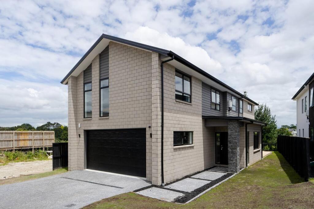 Riverview Retreat-4 bedrooms Brand New House In Hamilton