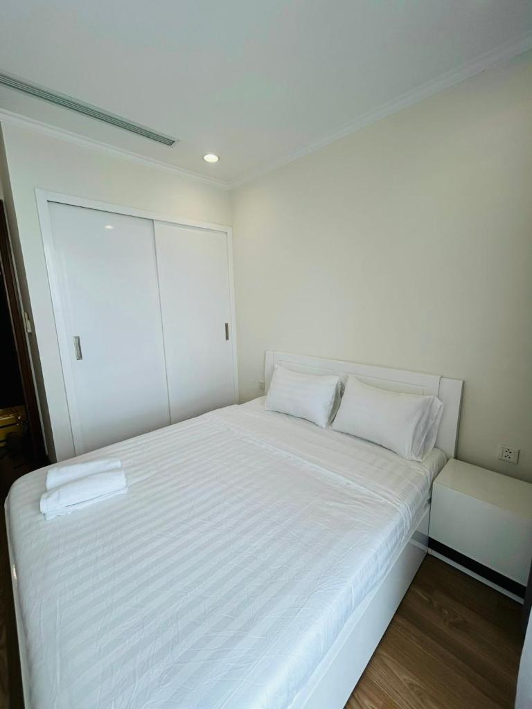 3Br Apartment Times City Netflix Balcony