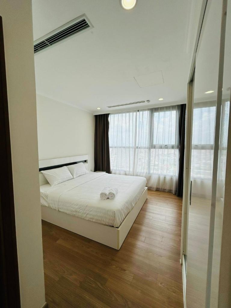 3Br Apartment Times City Netflix Balcony