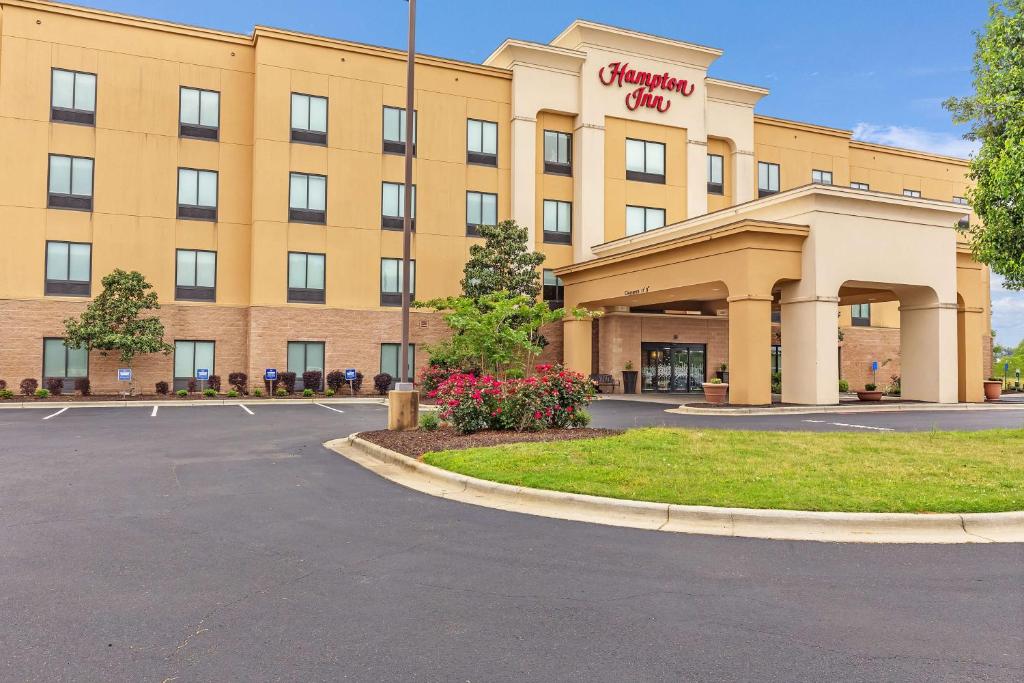 Hampton Inn Atmore image