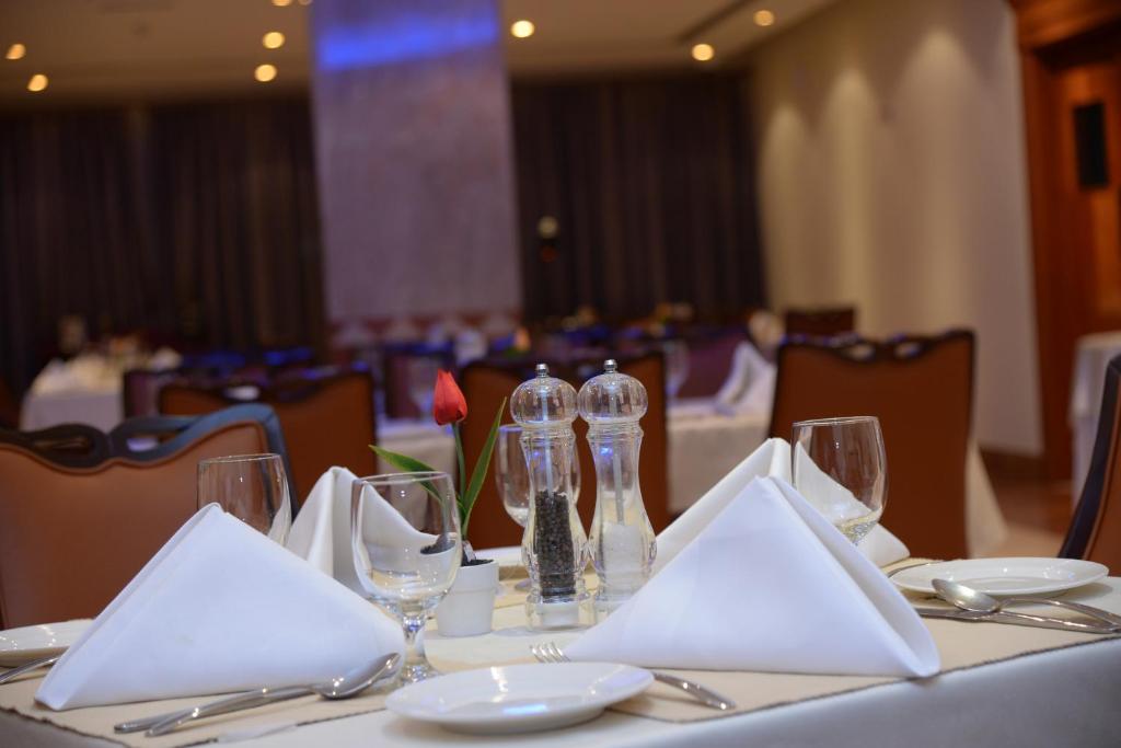 Апартаменты (Люкс с 1 спальней и кроватью размера «king-size»), Al Madina Suites Doha