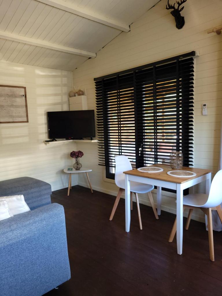 Rustig gelegen chalet Solvo met terras aan het water photo 2