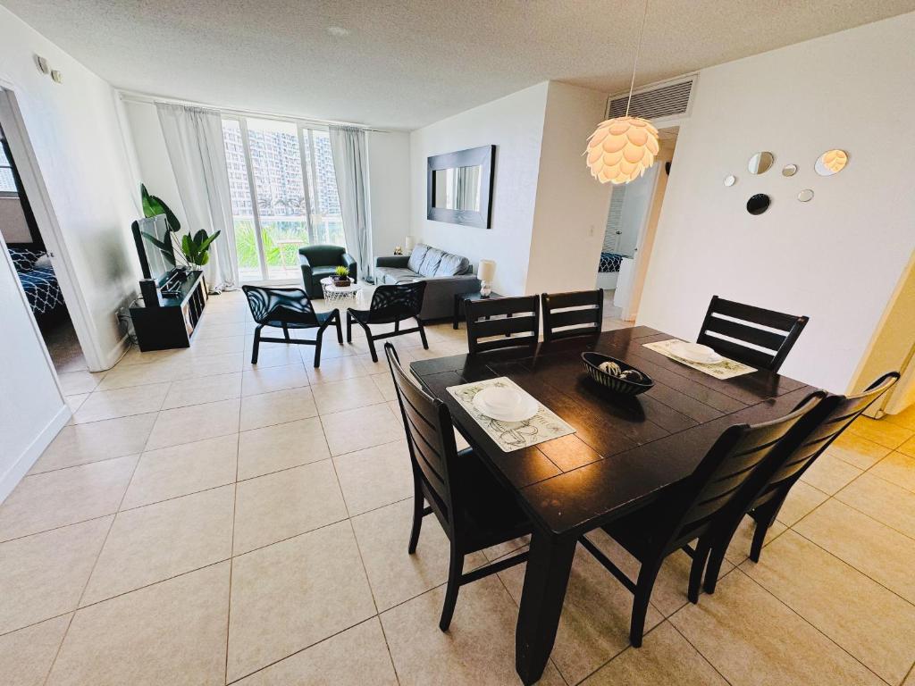 Miami Hollywood Premier two bedroom with bay view 002-22bvic