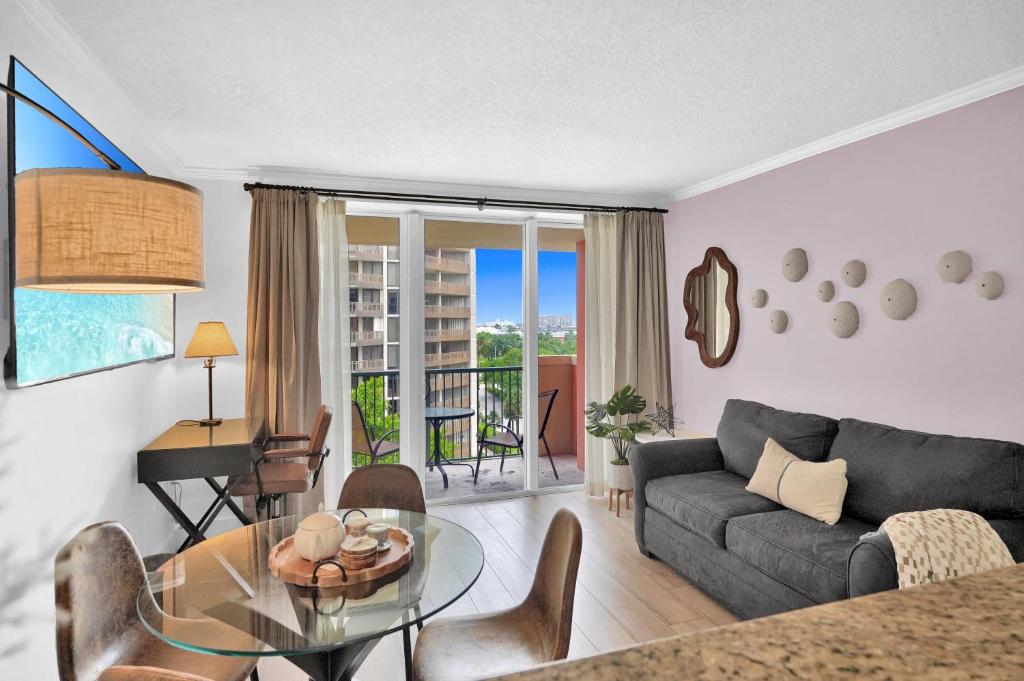 Serene Cozy Retreat with Balcony image