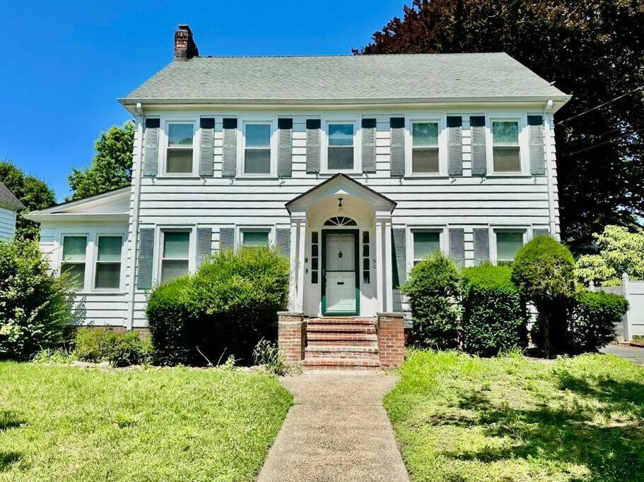 Huge Remodeled House Close to Yale with Backyard image