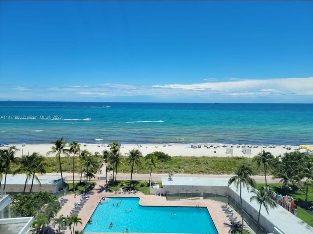 Oceanfront Studio Miami Beach image