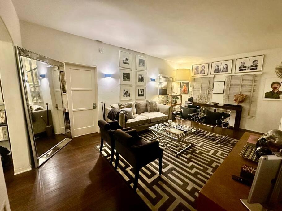 Designer 2 Bedroom Apt Beverly Hills-Rodeo Drive image