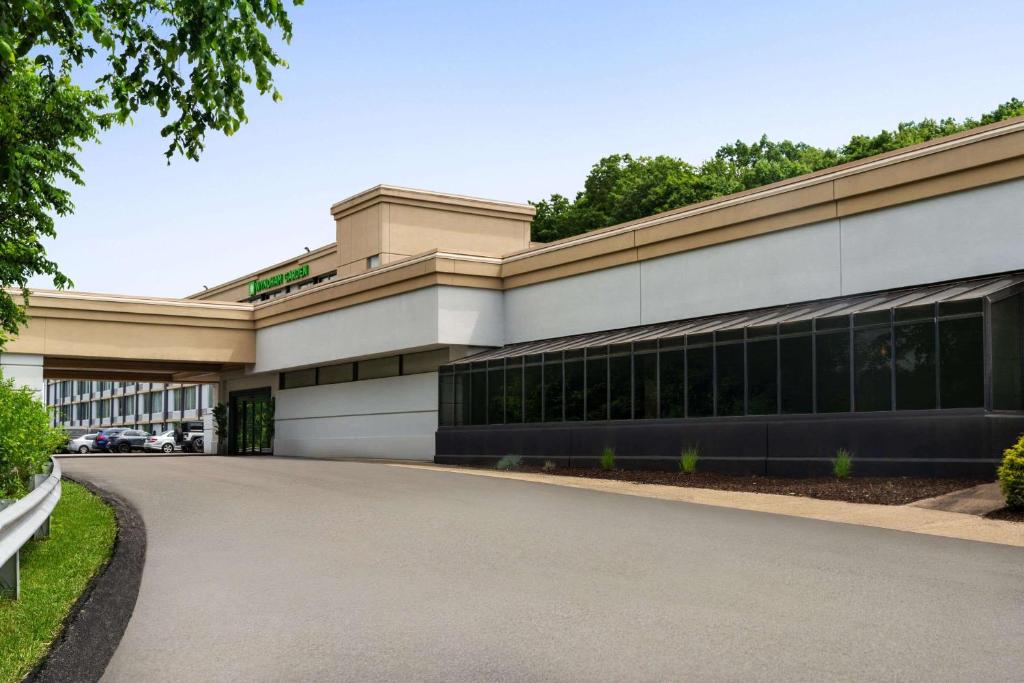 Wyndham Garden Pittsburgh Airport image