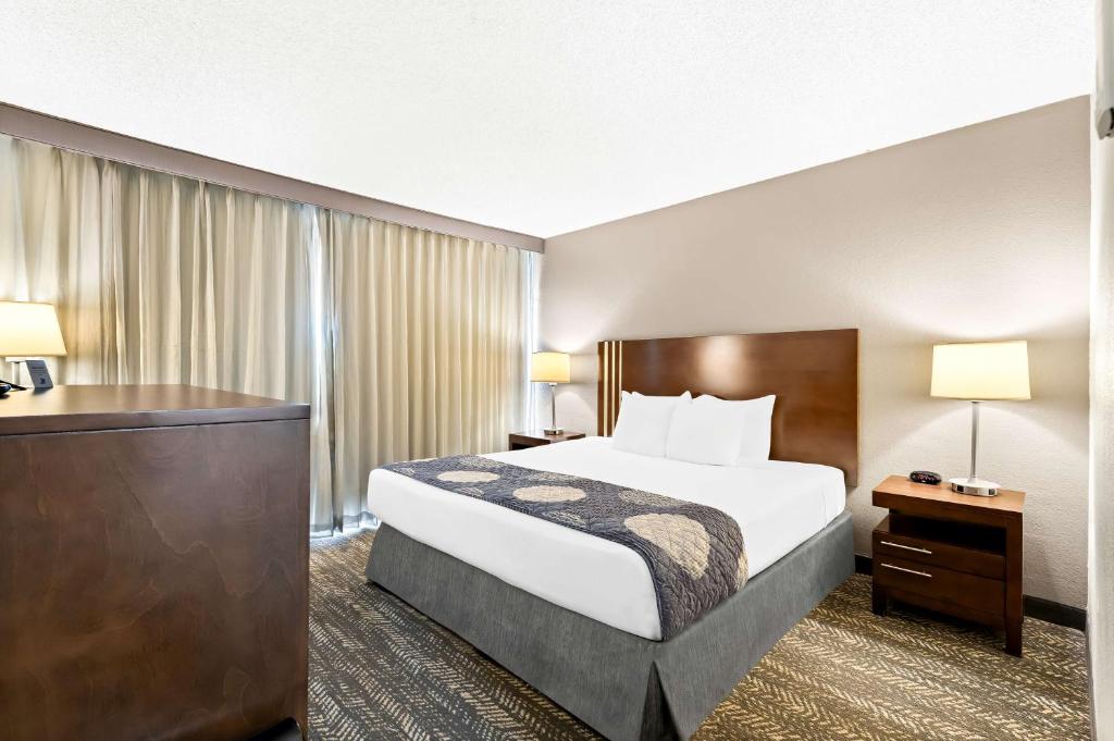 Best Western Yacht Harbor Hotel Room Type - King Room with Harbor View