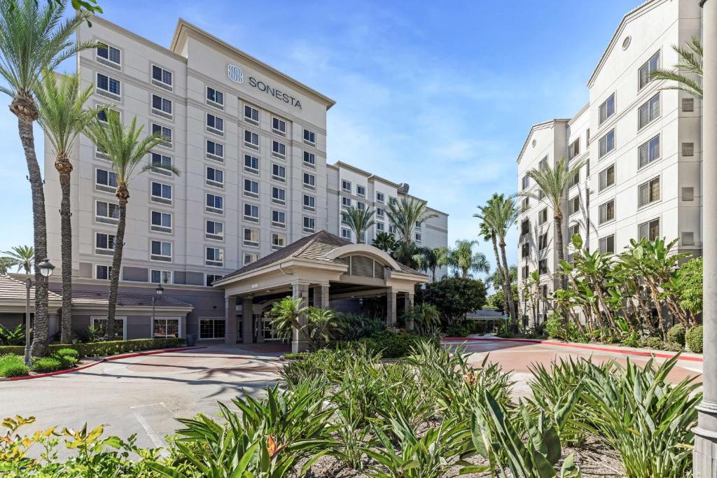 Sonesta Anaheim Resort Area image
