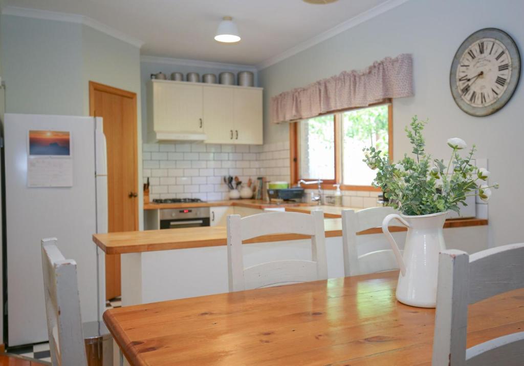 Bright Country Home photo 4