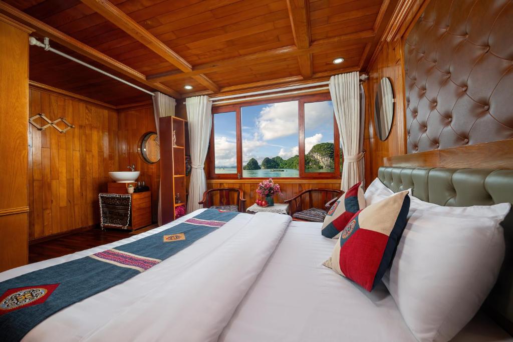 Sunlight Boutique Cruise