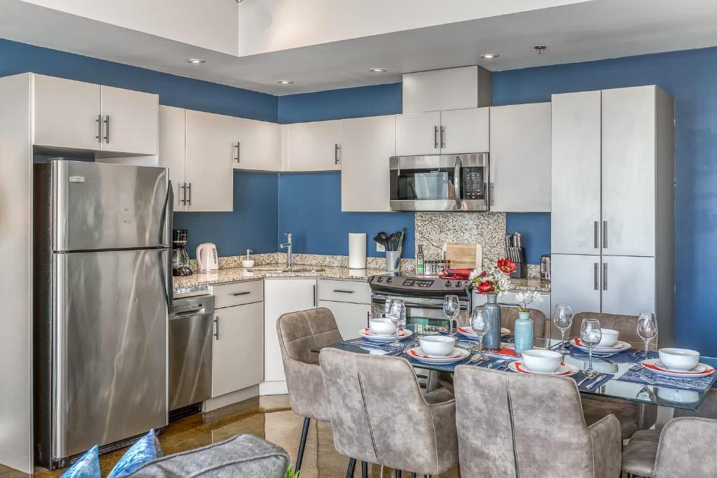 Cozy 2BR Condo with King Bed and City Views - Tap to explore photos