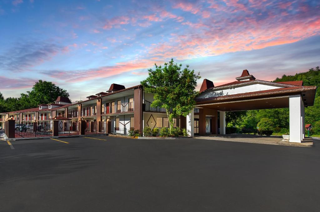 Days Inn by Wyndham Helen image