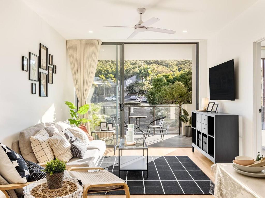 Stunning Mount View Modern Apartment MtGravatt CBD - Tap to explore photos