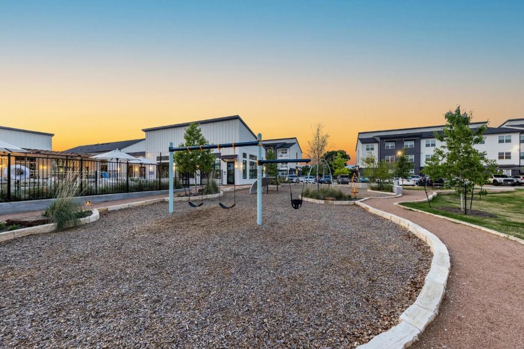 Spectra Parks 7310, Stunning Austin Oasis - Tap to explore photos