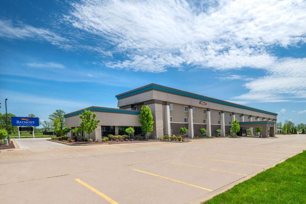 Baymont by Wyndham Mt. Pleasant image