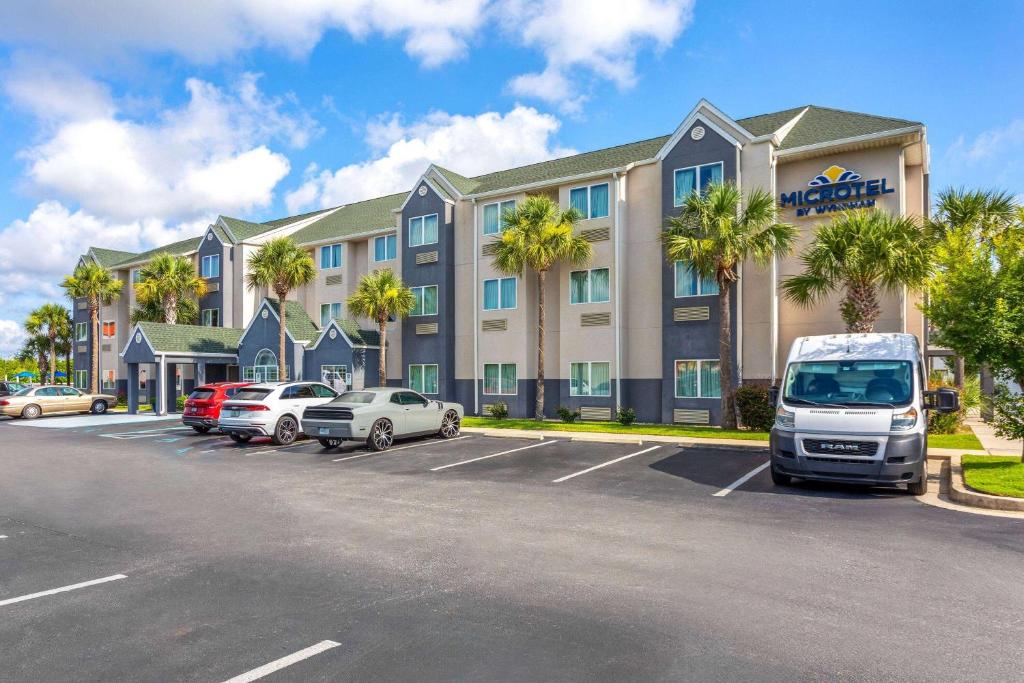 Microtel Inn & Suites by Wyndham Panama City image