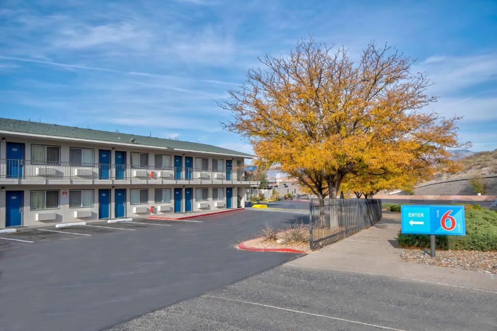 Studio 6 Albuquerque, NM – Midtown image