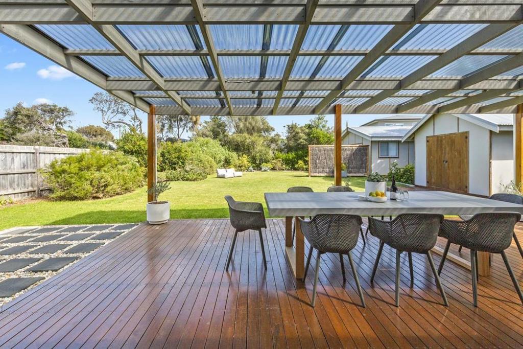 Salt Air Beach Retreat - 280m Walk to Foreshore, Check out 5pm Sunday! photo 2