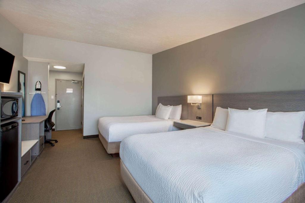 Days Inn & Suites by Wyndham Moncton - Tap to explore photos