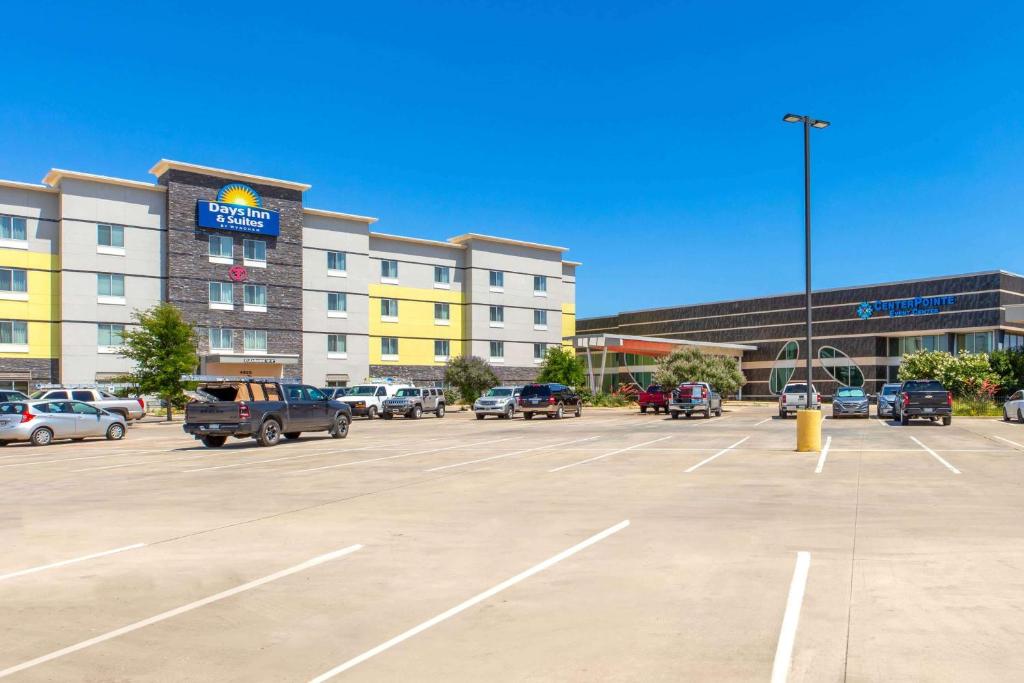 Days Inn & Suites by Wyndham Lubbock Medical Center image