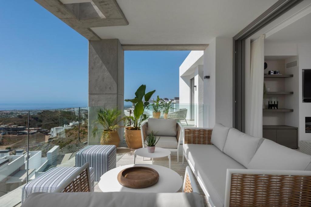 Marbella Quercus Penthouse - Rooftop Jacuzzi - Tap to explore photos