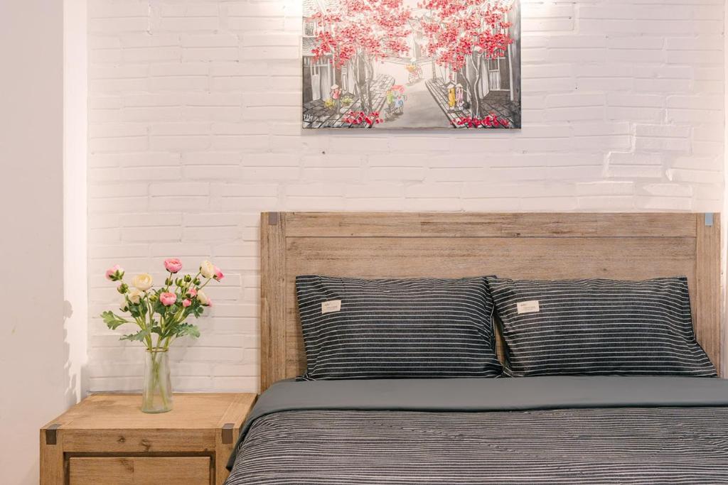 Ha Noi, 3 Bedrooms, Big Balcony, Super Location, Central