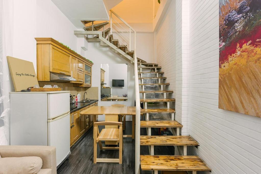 Ha Noi, 3 Bedrooms, Big Balcony, Super Location, Central