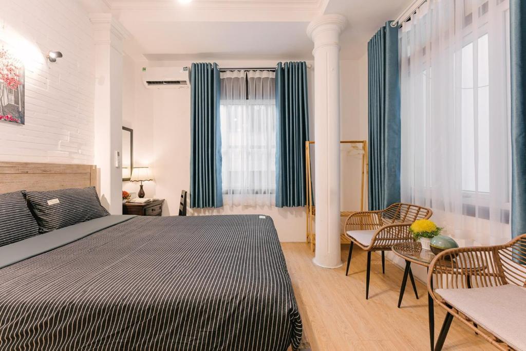 Ha Noi, 3 Bedrooms, Big Balcony, Super Location, Central