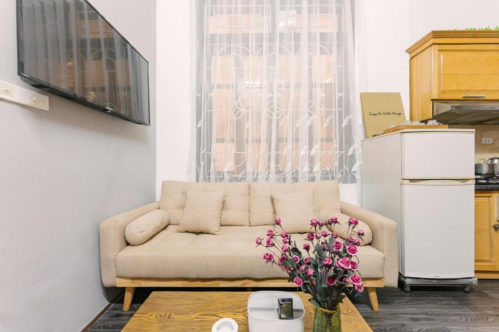 Ha Noi, 3 Bedrooms, Big Balcony, Super Location, Central