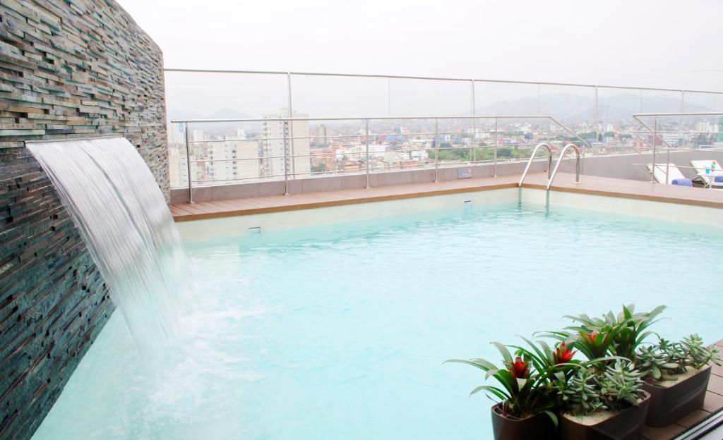 Ramada Encore by Wyndham Lima San Isidro photo 2
