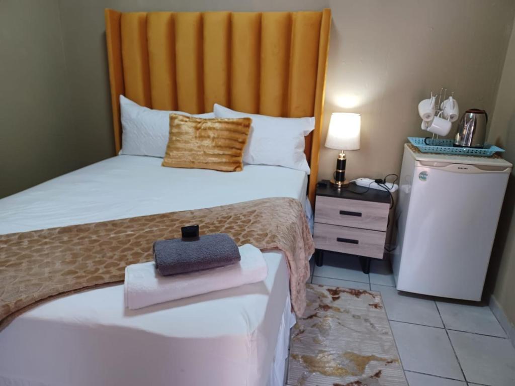 Sitir guest villa 20 Johan Meyer St, Linmeyer, Johannesburg - Tap to explore photos