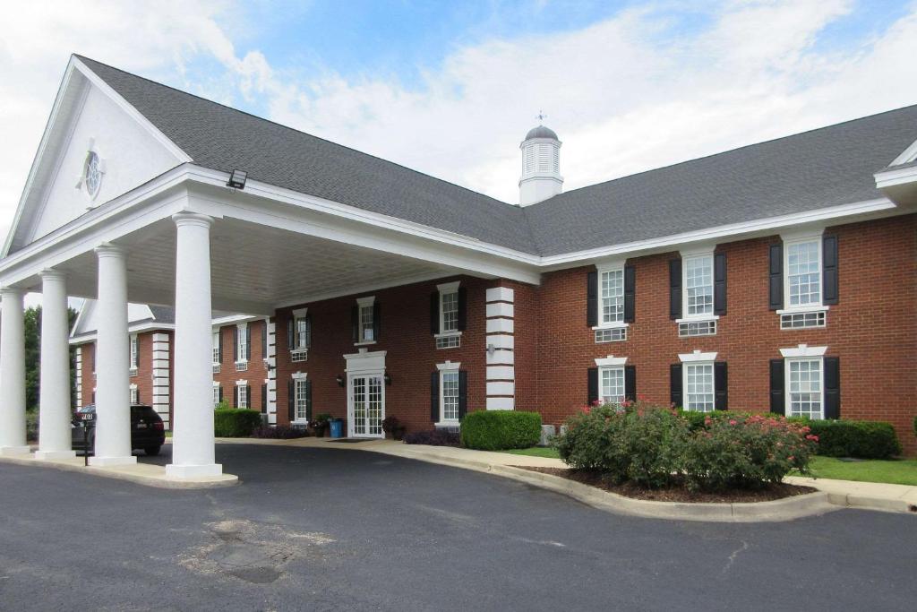 Quality Inn & Suites image