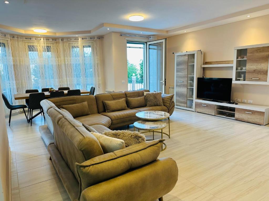 Rezidenca Dozhlani with Private Pool & Yard photo 4