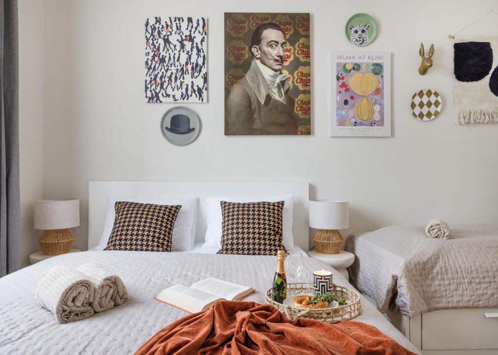Central Budapest Oasis - Modern Charm, Timeless Comfort - Tap to explore photos