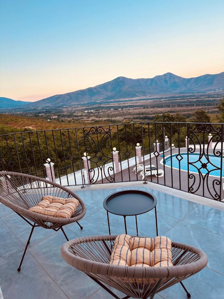 Rezidenca Dozhlani with Private Pool & Yard photo 2
