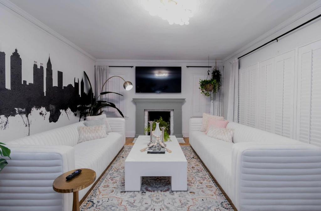 Atlanta Themed, Sleeps 7, Min from Stadium - Tap to explore photos