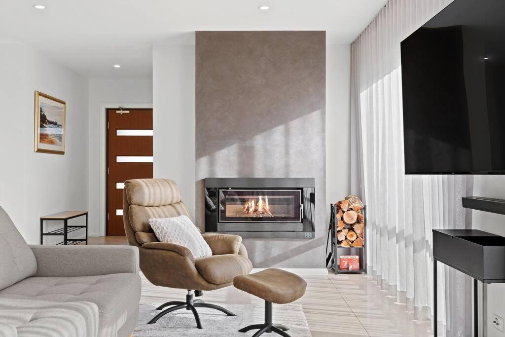Modern Family Getaway