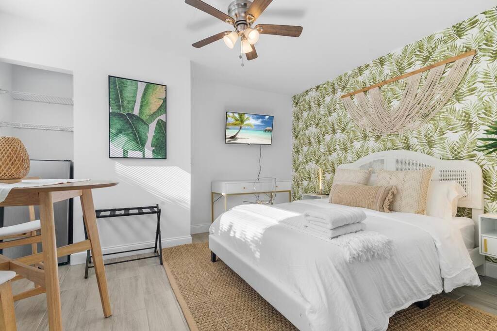 Sleek and Cozy Studio l Freshly Renovated image