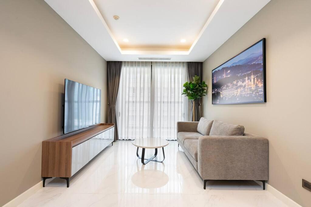 The Rixx Gathering Apartment D1 pool gym Netflix