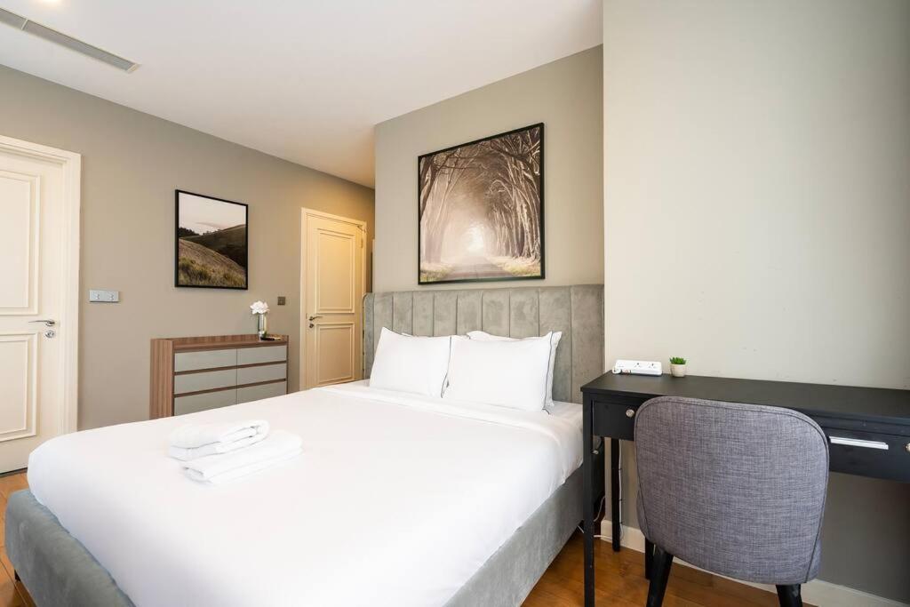 The Rixx Gathering Apartment D1 pool gym Netflix