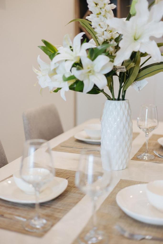 LYNN Apartment - Vinhomes Metropolis - Lotte Hanoi