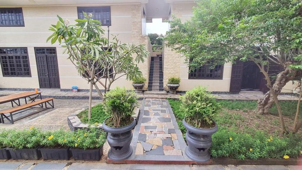 YELLOW GARDEN- Homestay