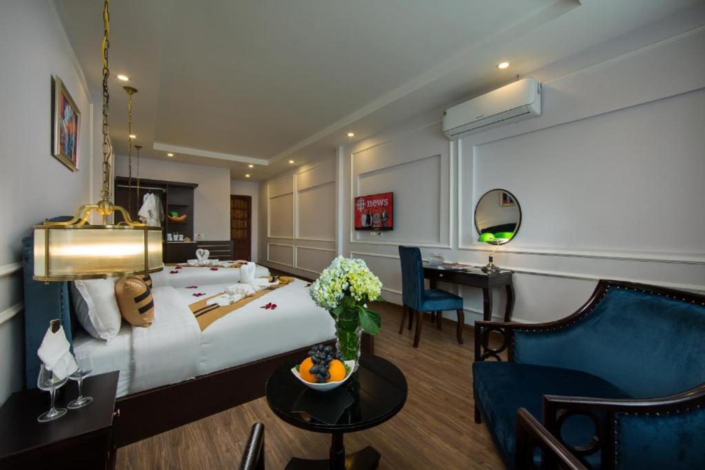 Khách sạn Splendid Star Grand