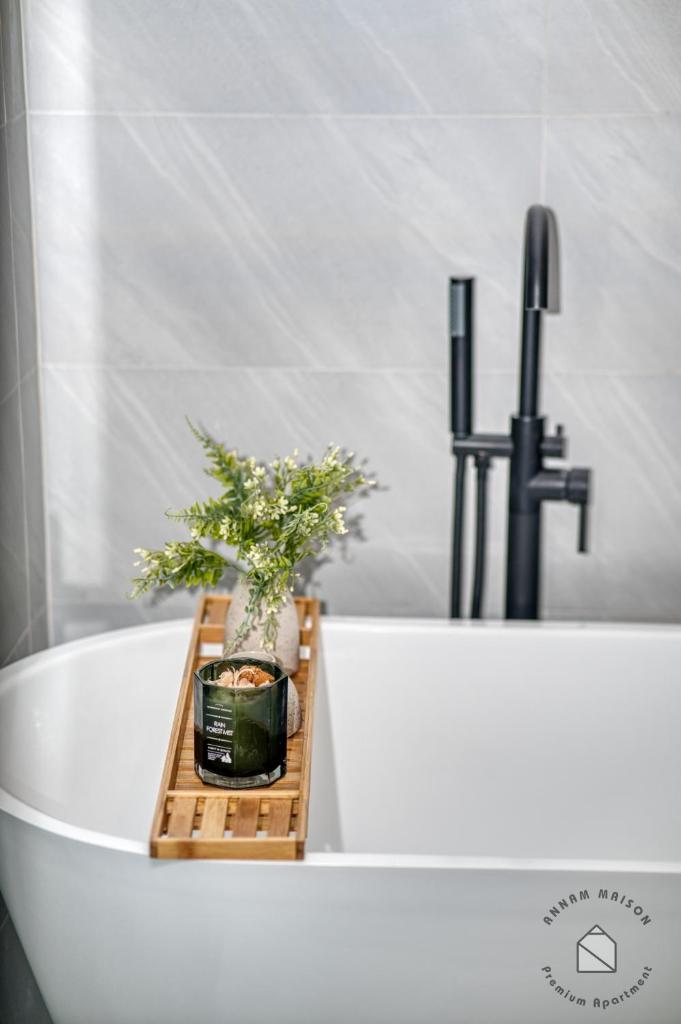 AnnamWestlake - Modern - Lakeview - HaNoi Central