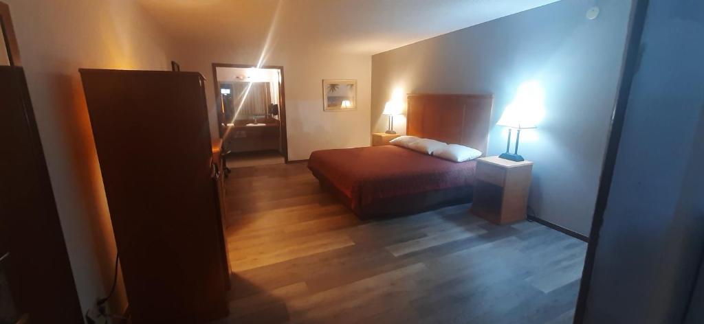 Heritage Inn image