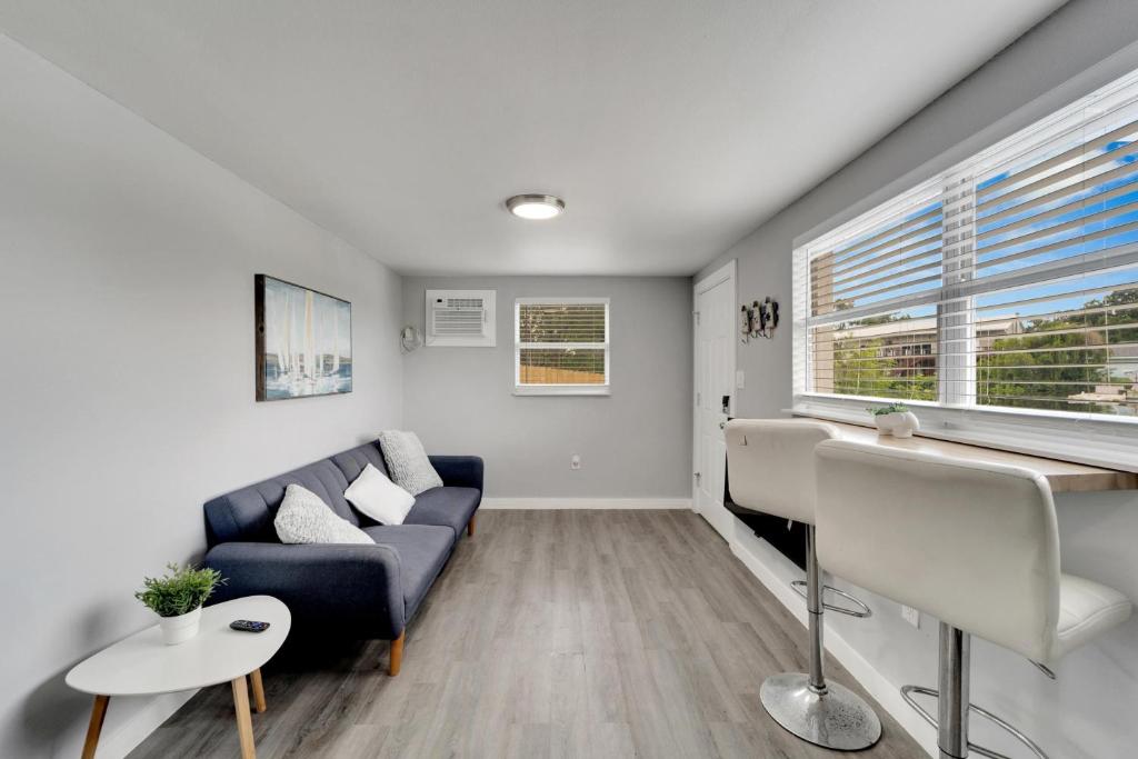 8818 Rocky Creek Drive, Unit B image