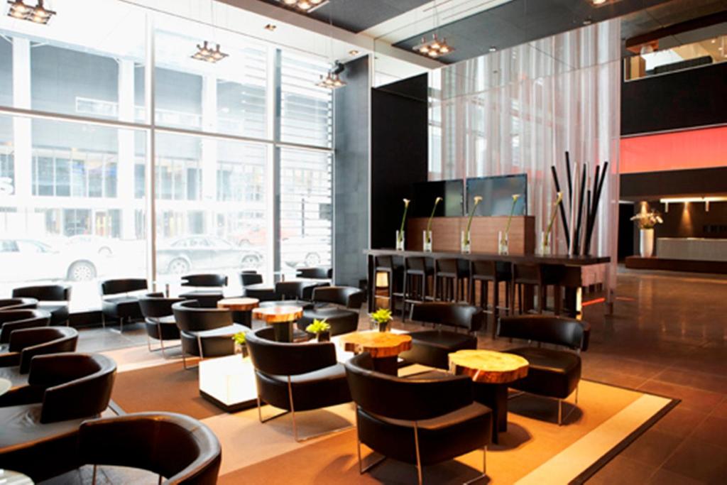 Le Germain Hotel Maple Leaf Square photo 4